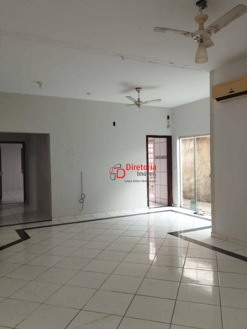 Casa à venda com 3 quartos, 252m² - Foto 3