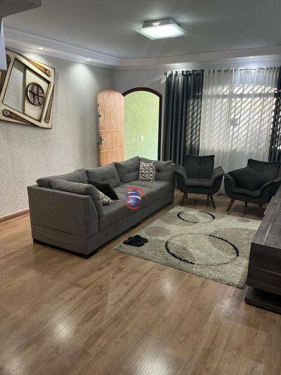 Sobrado à venda com 3 quartos, 219m² - Foto 1