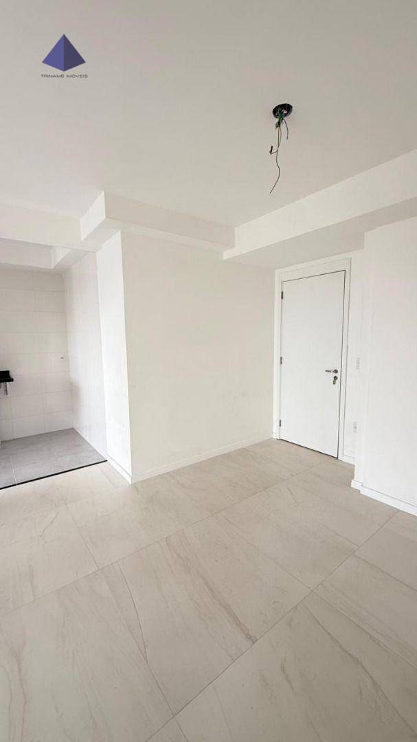 Apartamento à venda com 2 quartos, 68m² - Foto 2