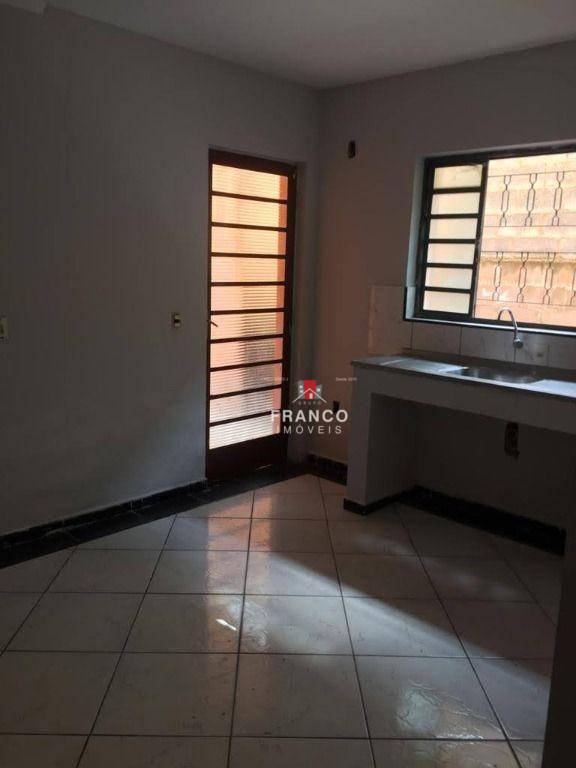 Casa à venda com 2 quartos, 195m² - Foto 14