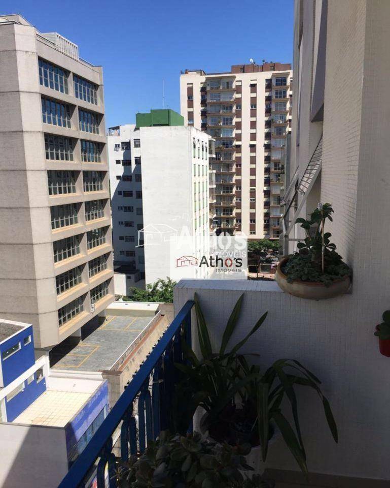 Apartamento à venda com 3 quartos, 146m² - Foto 1