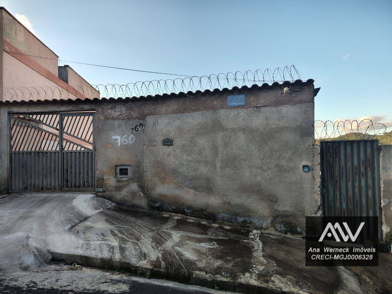 Casa à venda com 2 quartos, 100m² - Foto 1