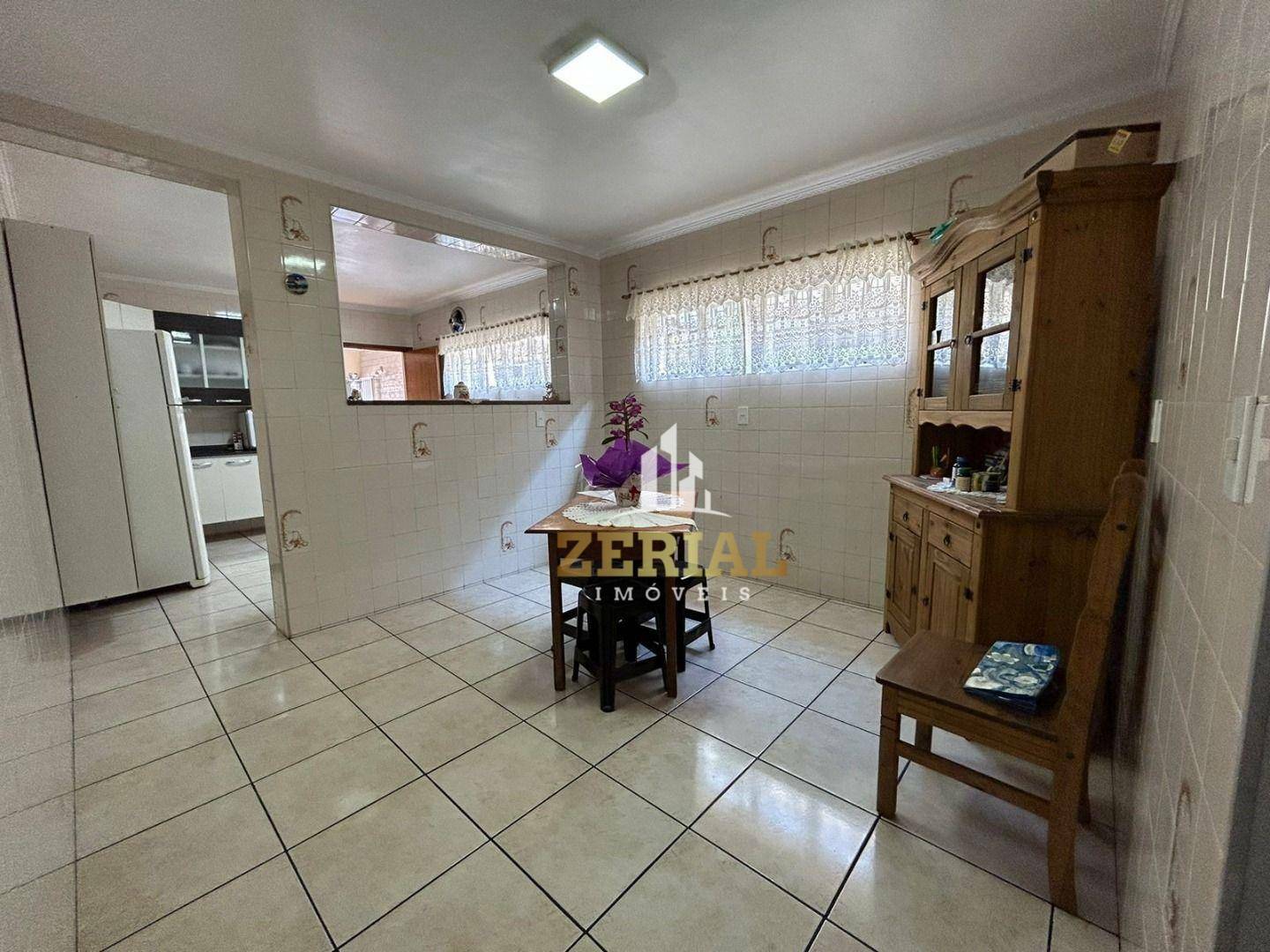 Sobrado à venda com 4 quartos, 210m² - Foto 4