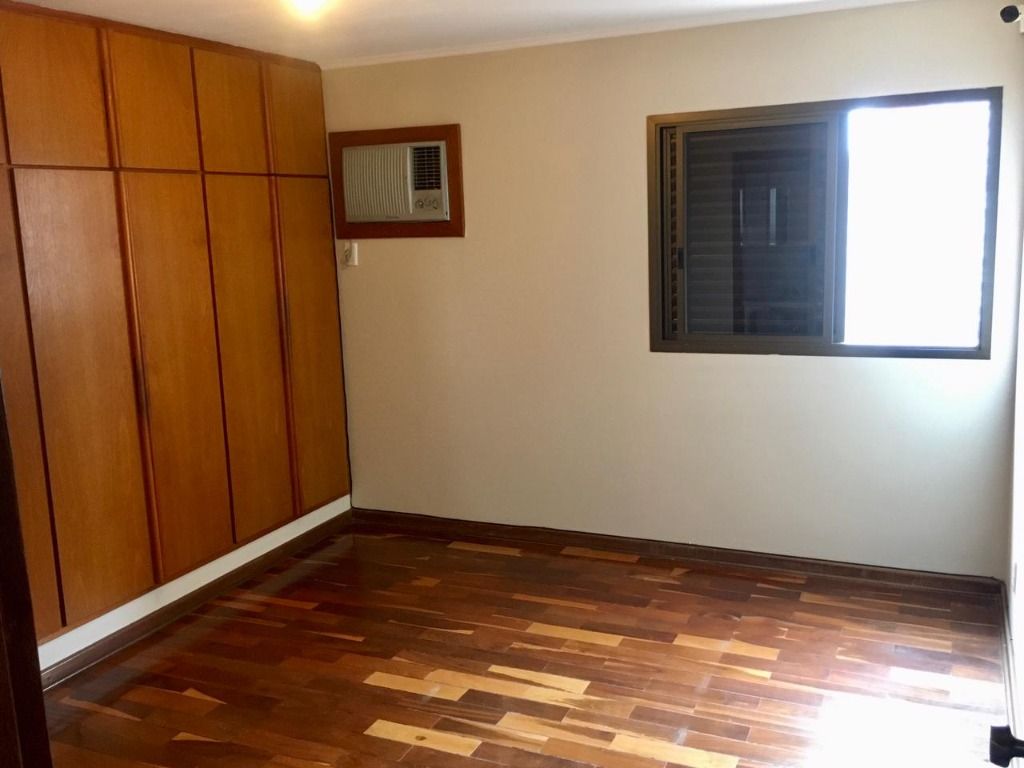 Apartamento à venda com 3 quartos, 137m² - Foto 4