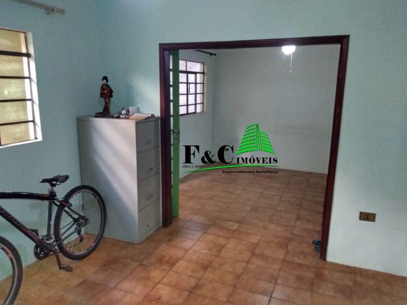 Casa à venda com 3 quartos, 250m² - Foto 1