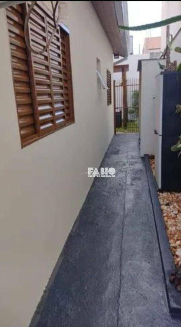 Casa à venda com 2 quartos, 70m² - Foto 1