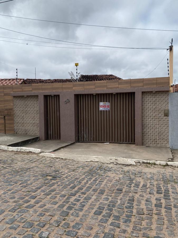 Casa à venda com 2 quartos, 242m² - Foto 1