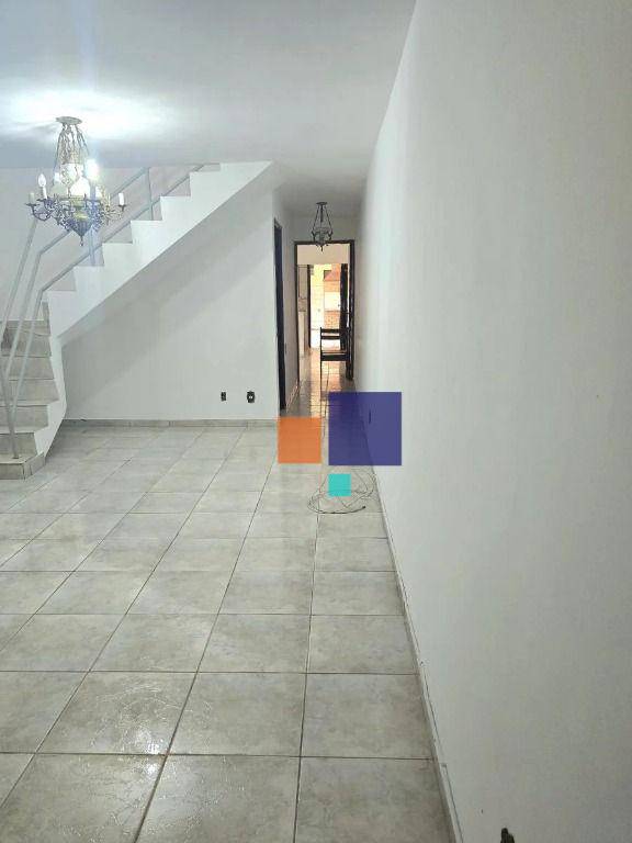 Sobrado à venda com 3 quartos, 215m² - Foto 4