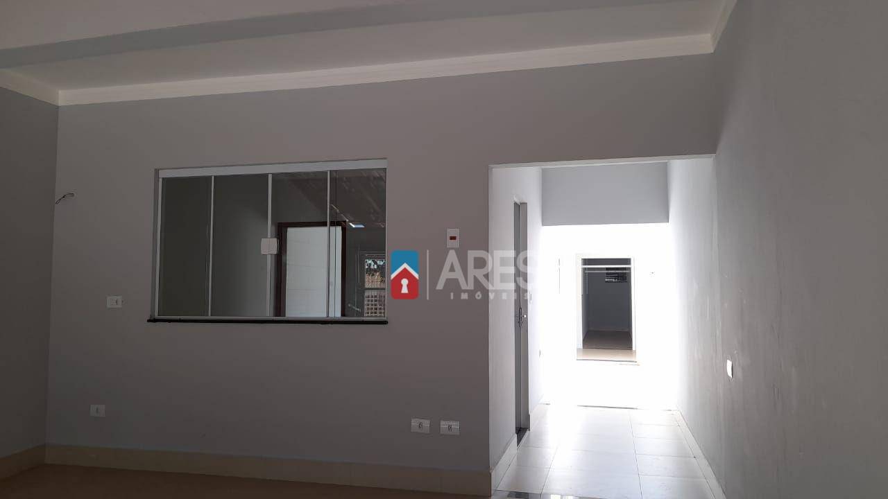 Casa à venda com 2 quartos, 100m² - Foto 1