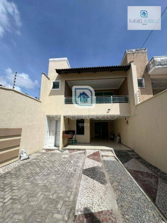 Casa à venda com 4 quartos, 228m² - Foto 1