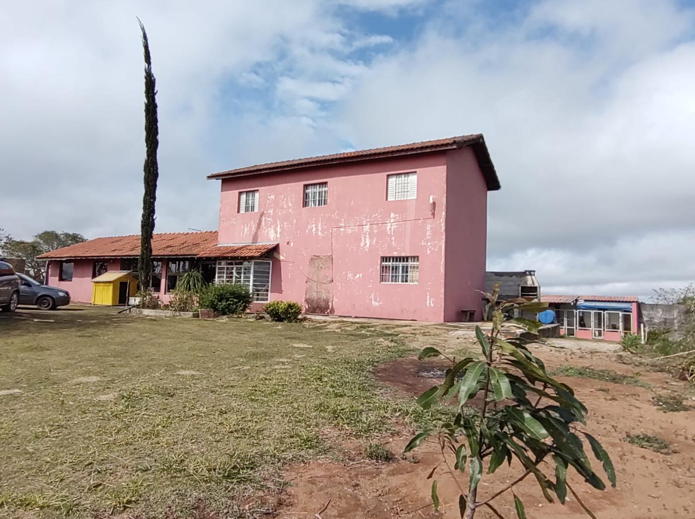 Fazenda à venda com 5 quartos, 3000m² - Foto 1