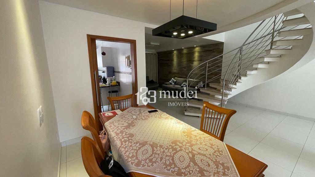 Casa à venda com 3 quartos, 270m² - Foto 2