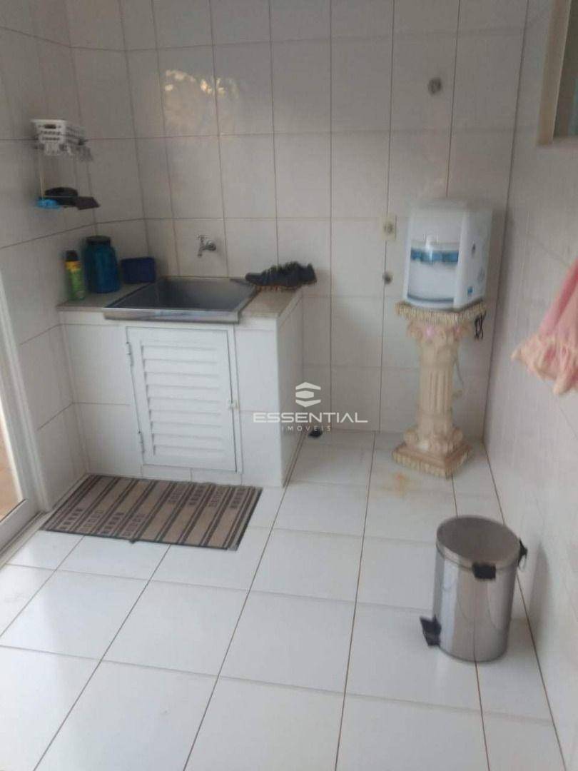 Casa de Condomínio à venda com 4 quartos, 328m² - Foto 4