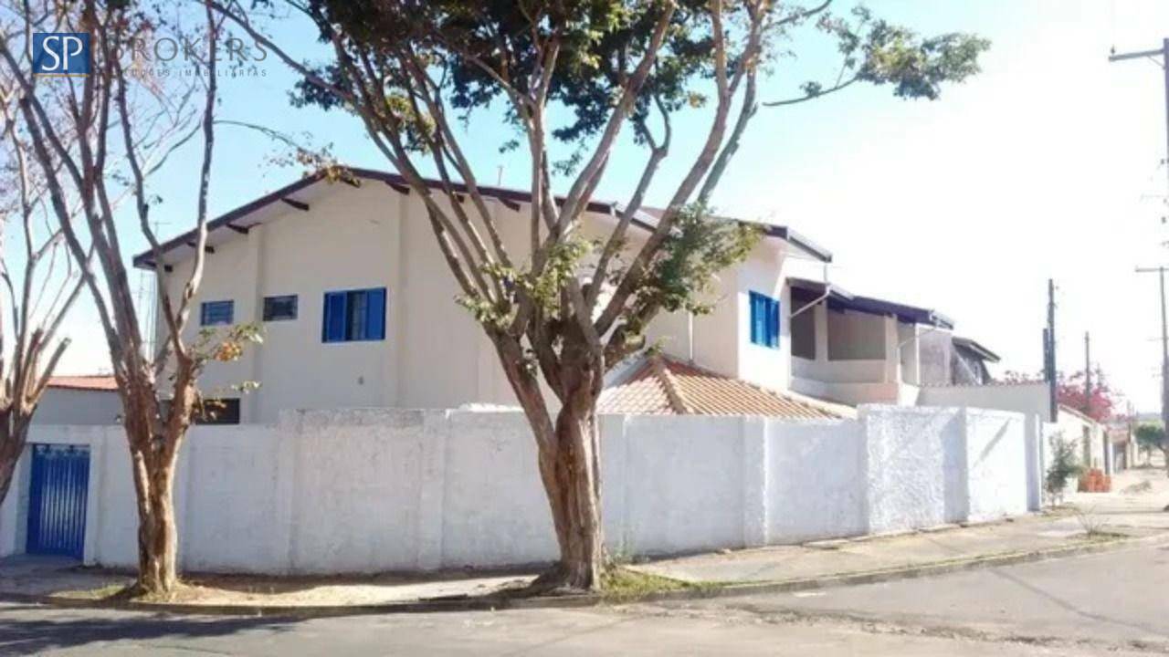 Casa à venda com 5 quartos, 250m² - Foto 1