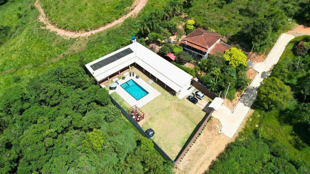 Chácara à venda com 4 quartos, 431m² - Foto 1