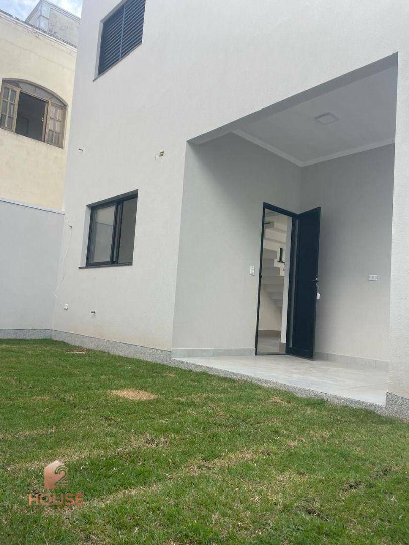 Sobrado à venda com 3 quartos, 112m² - Foto 2