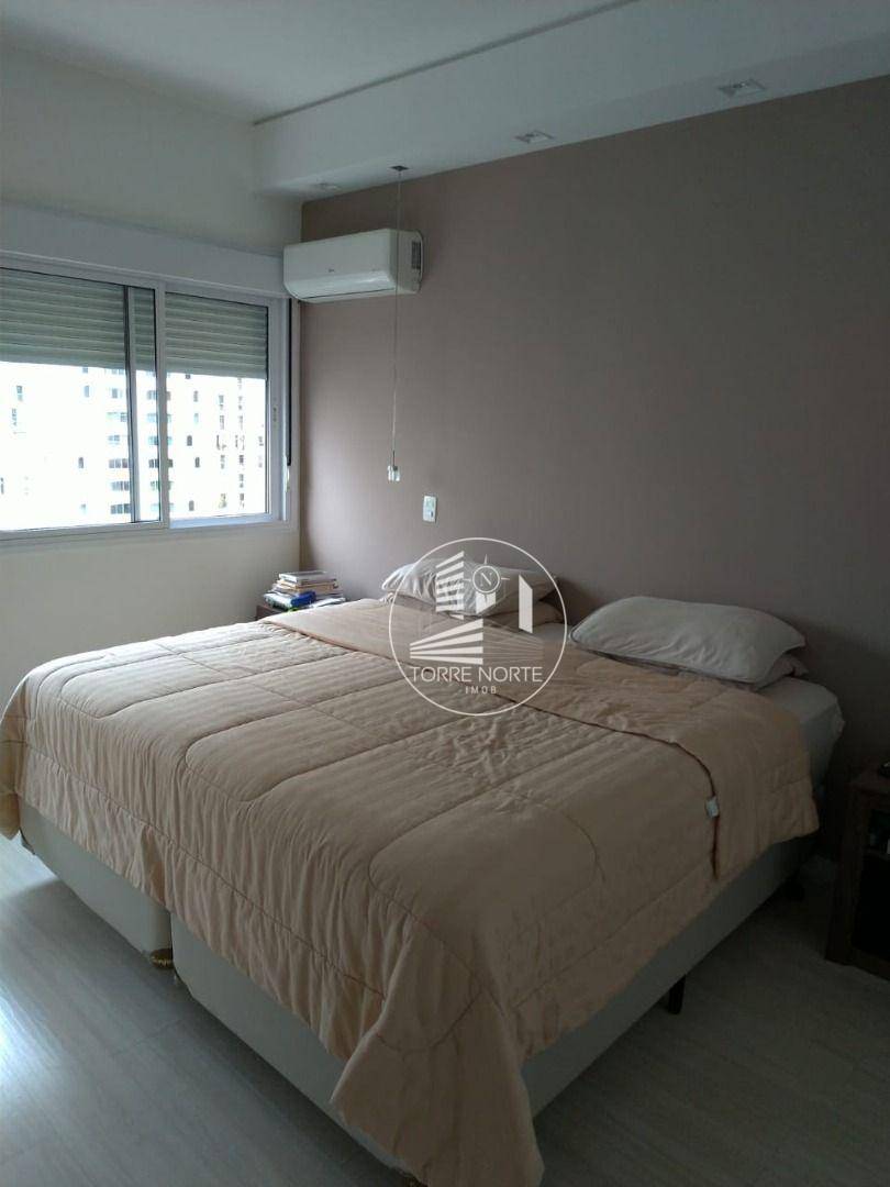 Apartamento à venda com 6 quartos, 200m² - Foto 19