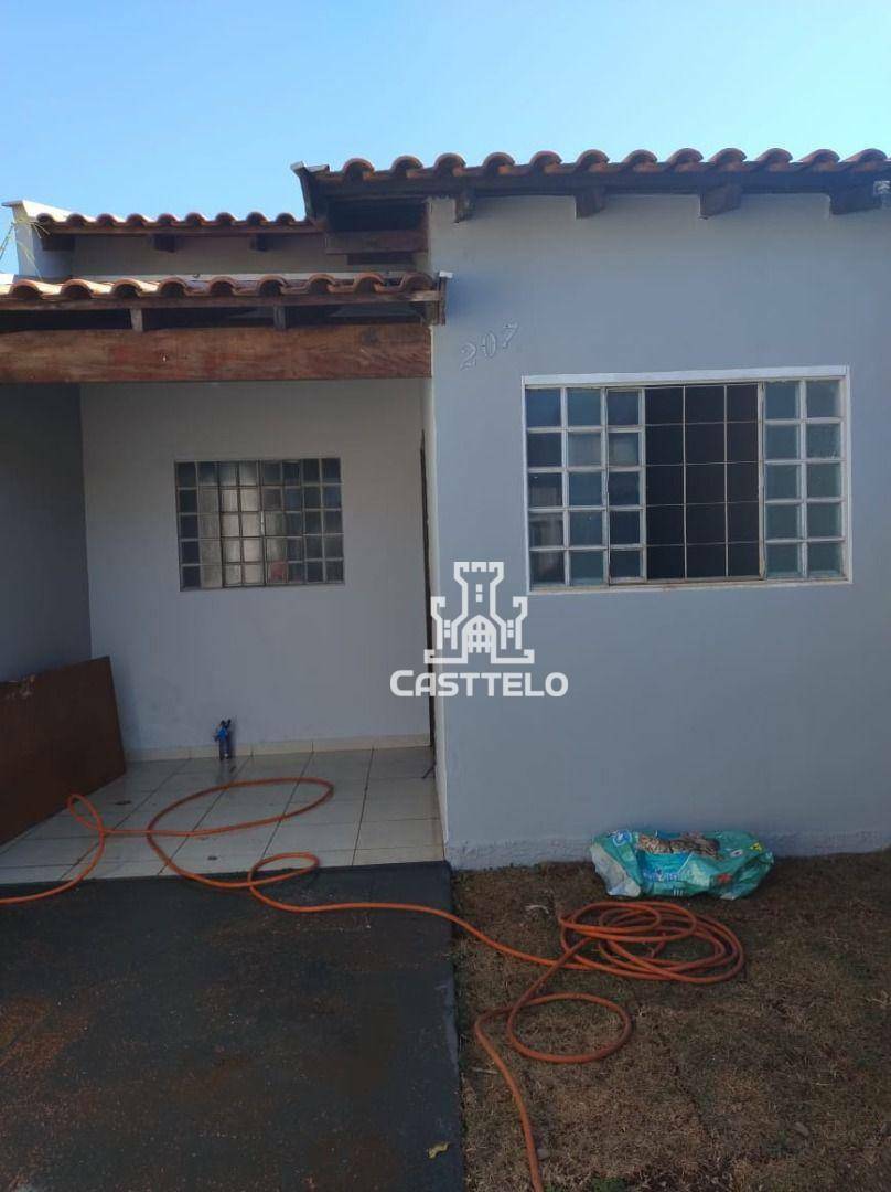 Casa à venda com 3 quartos, 64m² - Foto 1