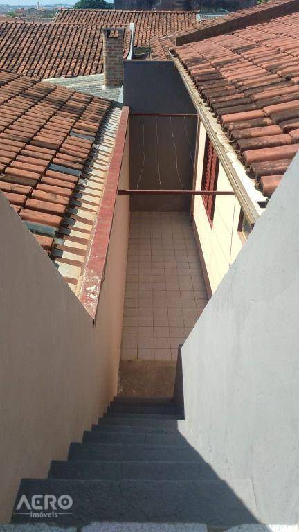 Casa à venda com 3 quartos, 136m² - Foto 11