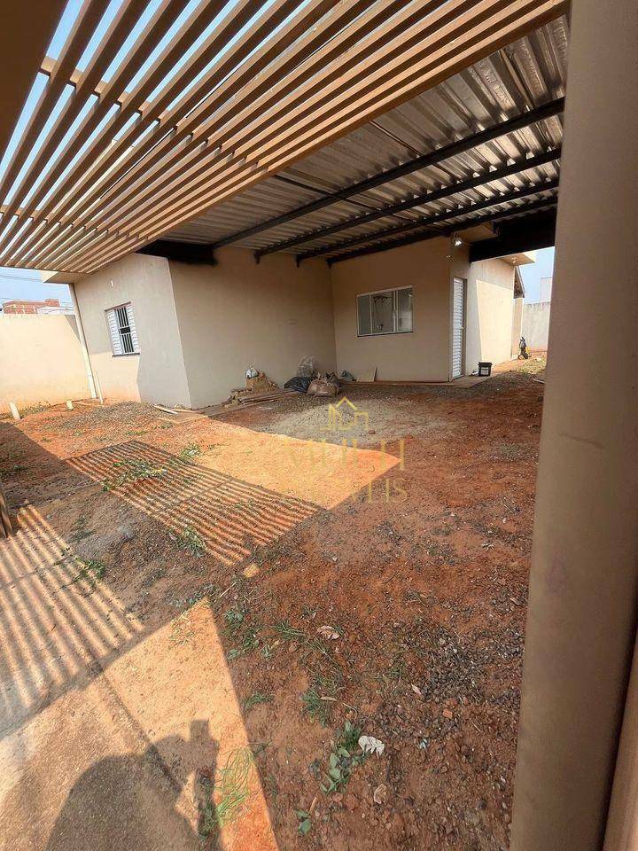 Casa à venda com 2 quartos, 70m² - Foto 4