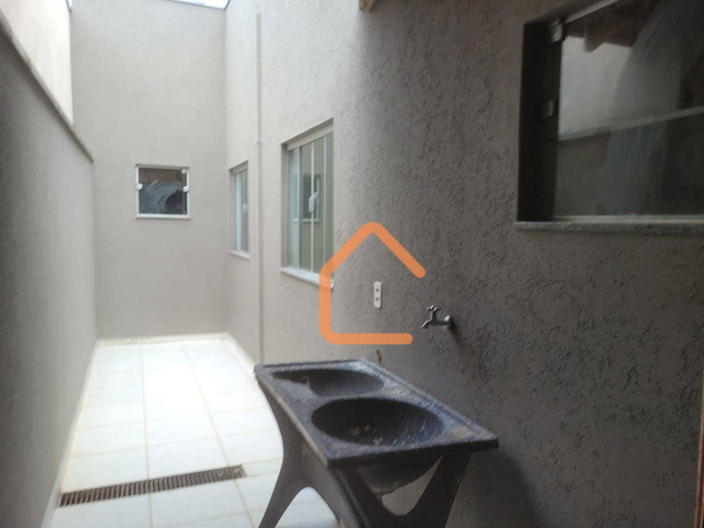 Casa à venda com 2 quartos, 80m² - Foto 9