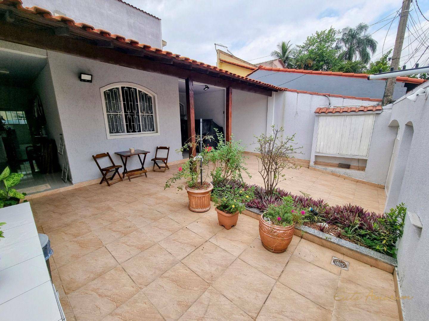 Casa à venda com 3 quartos, 120m² - Foto 1