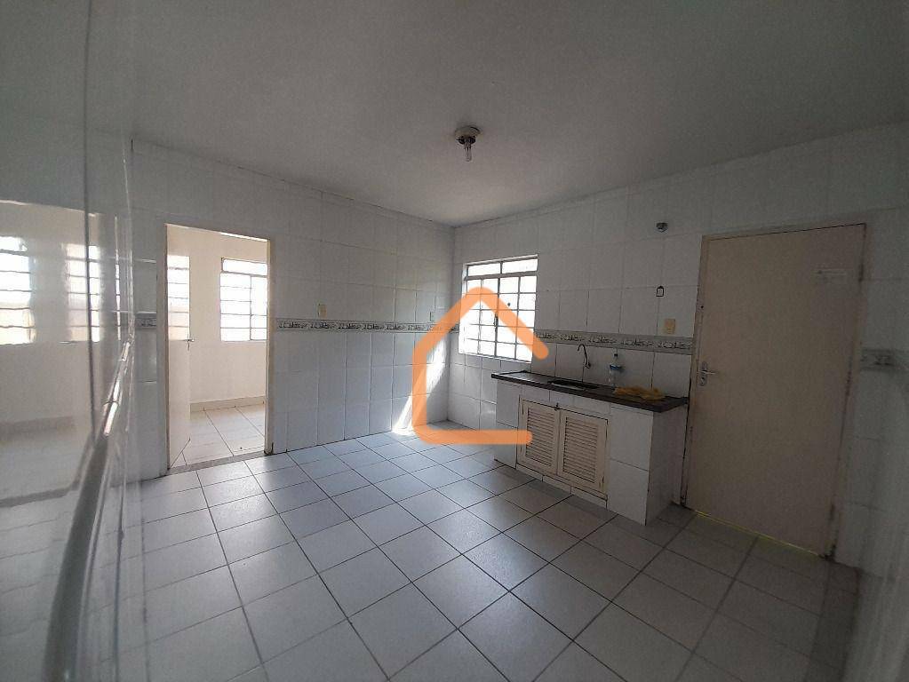 Casa à venda com 3 quartos, 100m² - Foto 1