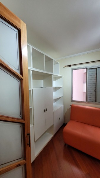 Apartamento à venda com 3 quartos, 80m² - Foto 2