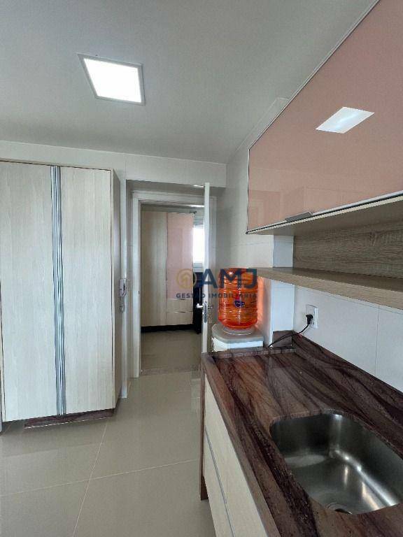 Apartamento à venda com 3 quartos, 207m² - Foto 8