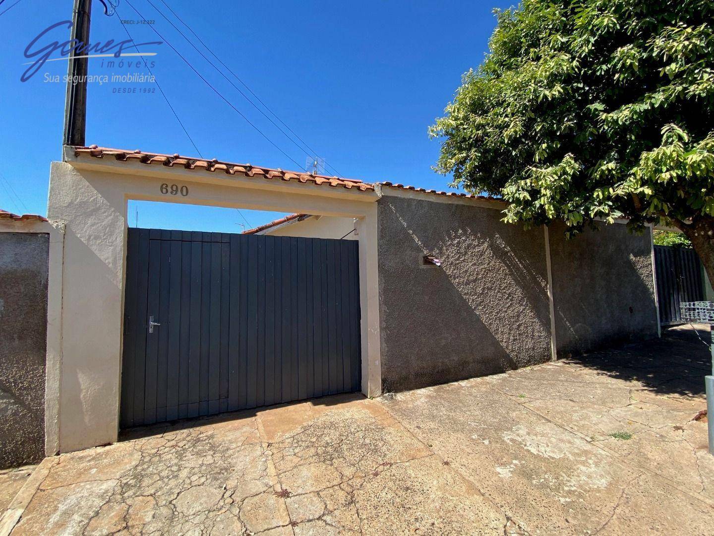 Casa à venda com 3 quartos, 200M2 - Foto 1