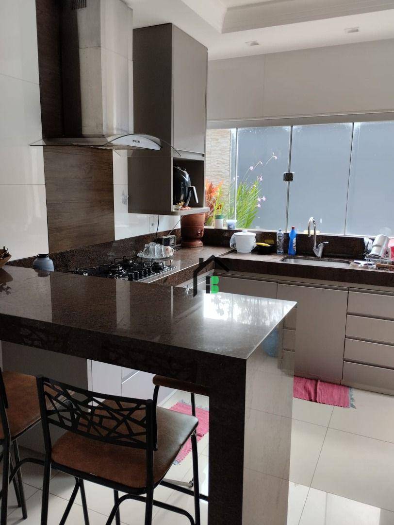 Casa, 4 quartos, 226 m² - Foto 5