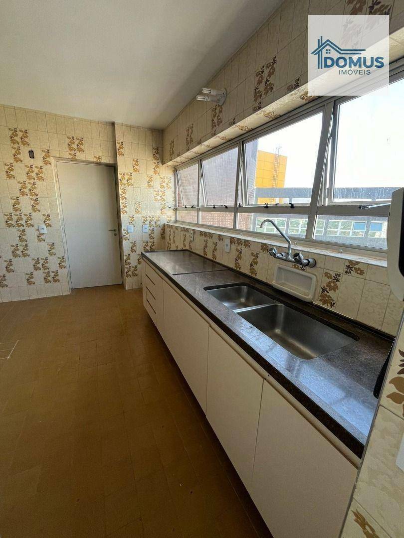 Apartamento para alugar com 4 quartos, 230m² - Foto 19