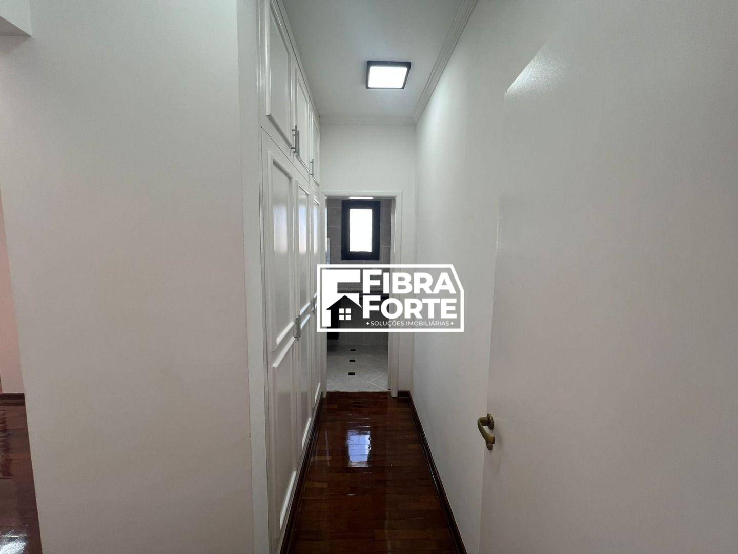 Casa de Condomínio para alugar com 5 quartos, 410m² - Foto 32