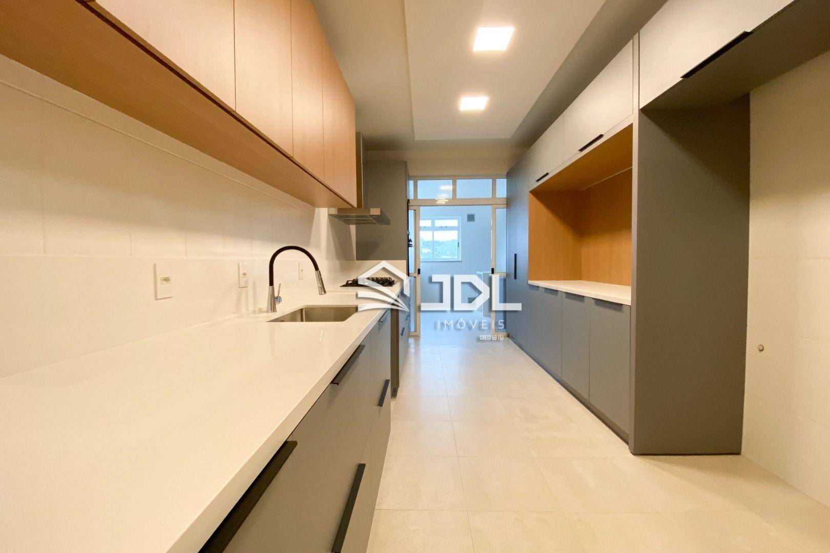 Apartamento à venda com 3 quartos, 255m² - Foto 1