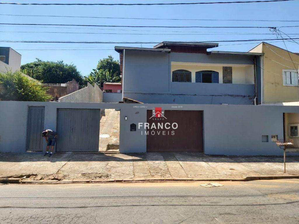 Casa à venda com 6 quartos, 300m² - Foto 1