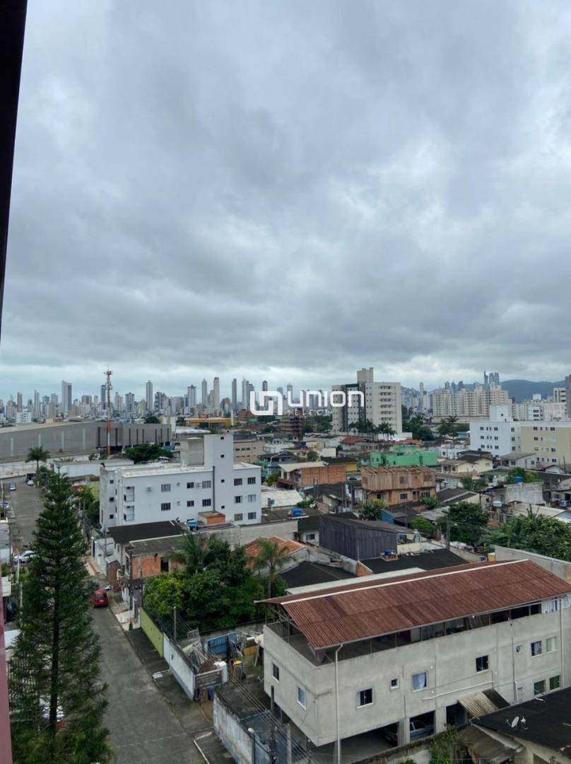 Apartamento à venda com 2 quartos, 62m² - Foto 15