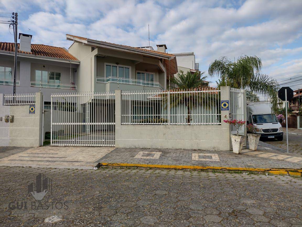 Casa à venda com 3 quartos, 150m² - Foto 1