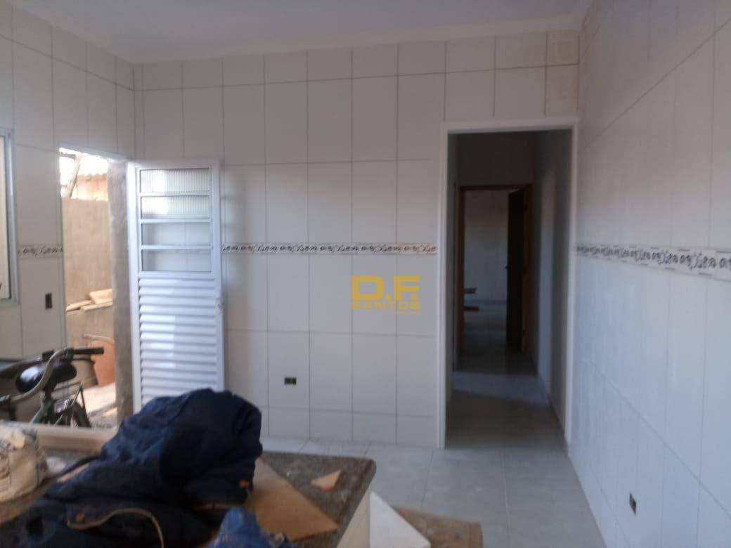 Casa à venda com 2 quartos, 1m² - Foto 7