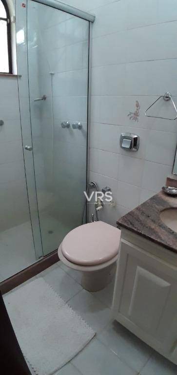 Casa à venda com 4 quartos, 260m² - Foto 25