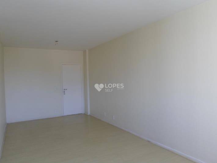 Apartamento à venda com 3 quartos, 111m² - Foto 3