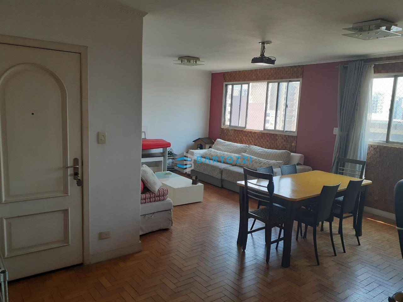 Apartamento à venda com 3 quartos, 210m² - Foto 2