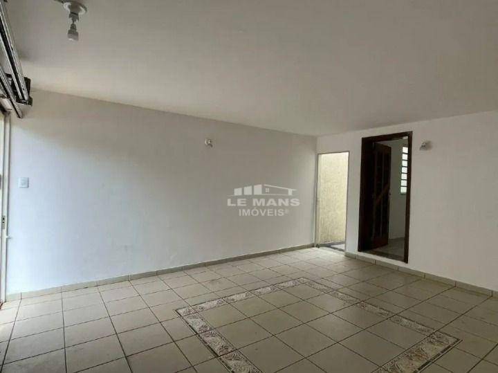 Casa para alugar com 3 quartos, 100m² - Foto 2