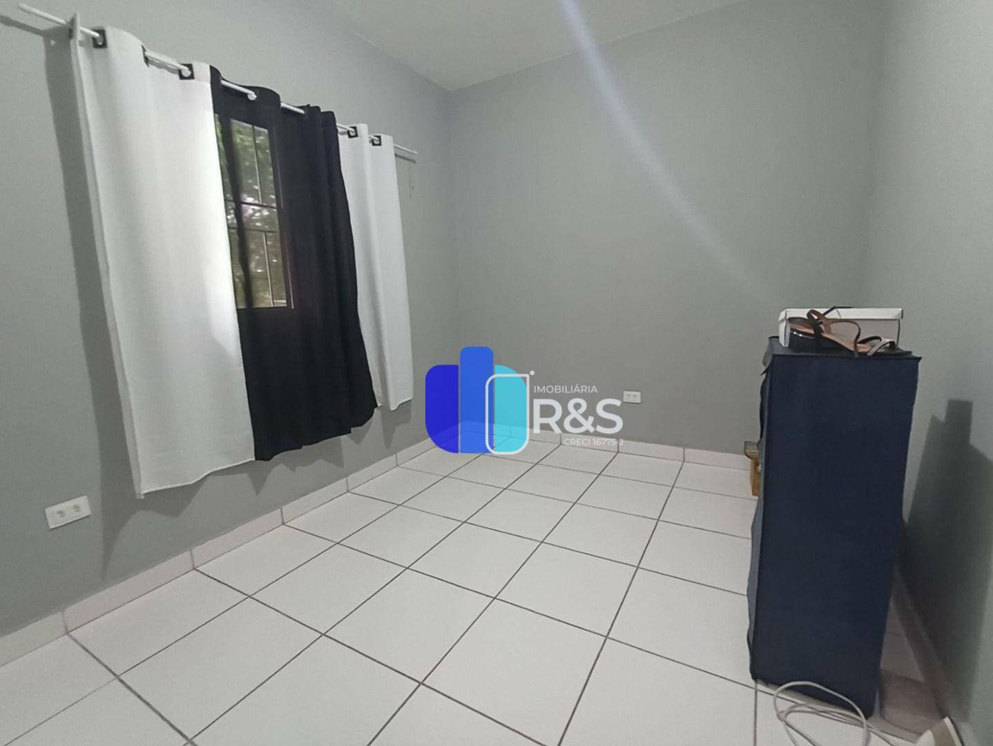 Casa à venda com 6 quartos, 214m² - Foto 4