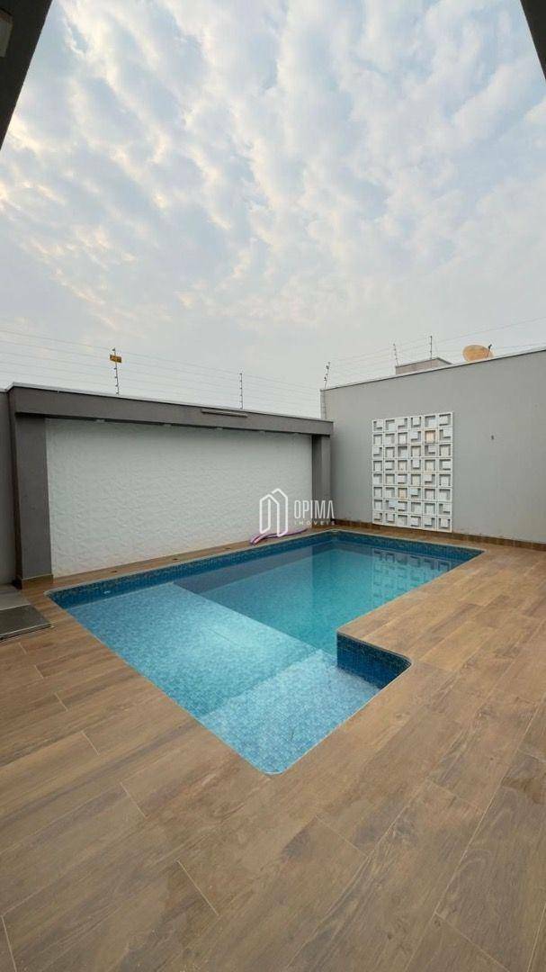 Casa à venda com 3 quartos, 210m² - Foto 1