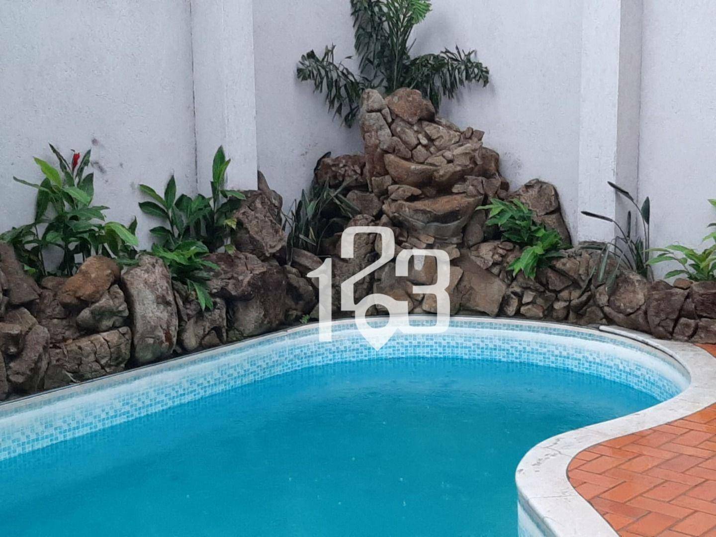 Casa à venda com 4 quartos, 259m² - Foto 1