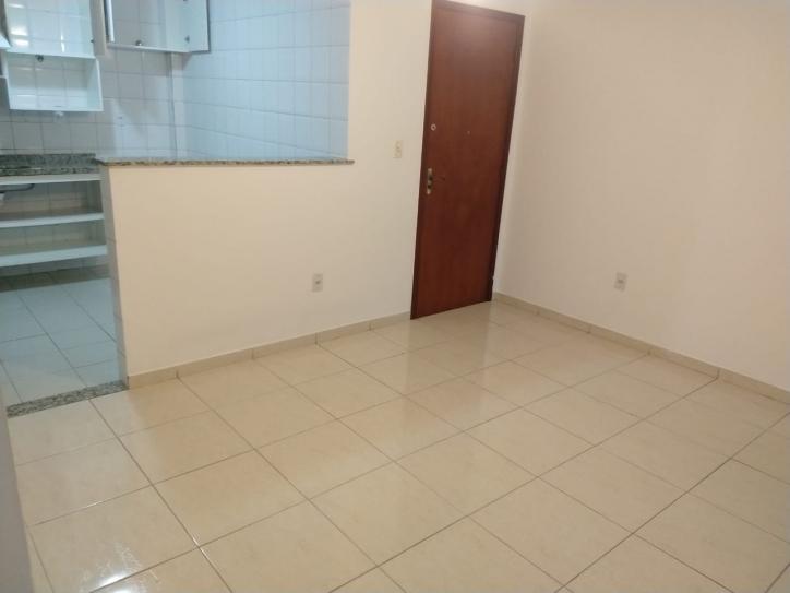 Apartamento à venda com 2 quartos, 70m² - Foto 2