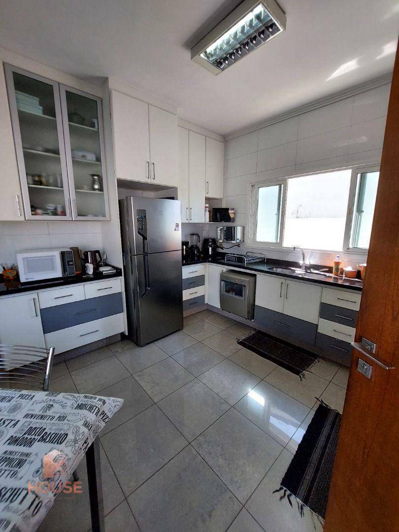 Casa de Condomínio à venda com 3 quartos, 300m² - Foto 13