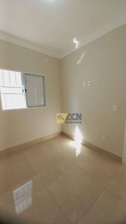 Casa à venda com 2 quartos, 62m² - Foto 3