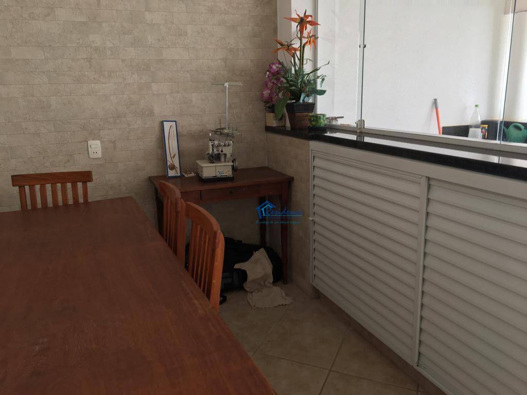 Sobrado à venda com 3 quartos, 303m² - Foto 1