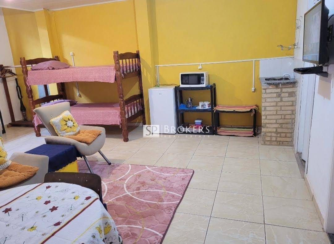 Casa à venda com 8 quartos, 300m² - Foto 18